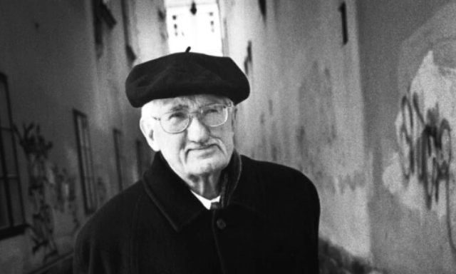 fhoto: https://www.arina.id/human/ar-p6ndl/ketika-percakapan-menyelamatkan-demokrasi--mengenang-j-rgen-habermas